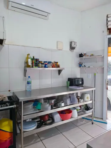 OPORTUNIDADE - VENDE-SE MARMITARIA COMPLETA ?