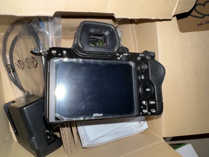 Nikon Z5 zero corpo na caixa