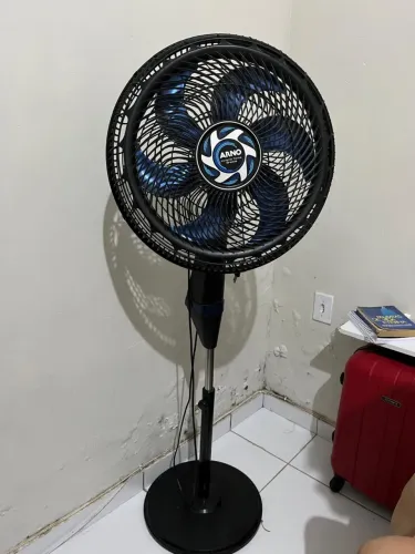 VENTILADOR ARNO DE COLUNA.