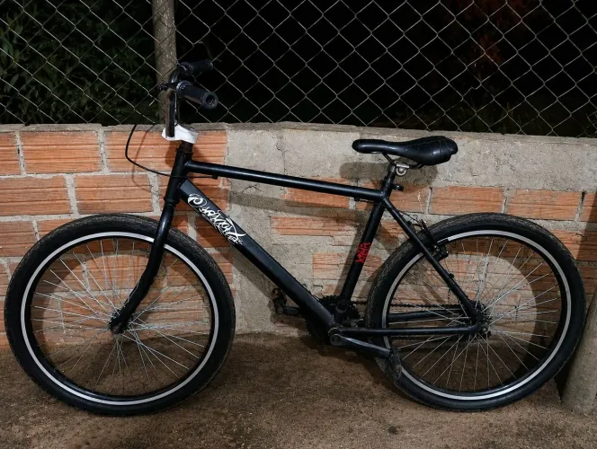 Bike Aro 26 Preta - Completa, Freios Bons