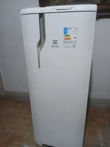 Geladeira Electrolux 240 l semi nova entrego Grátis local
