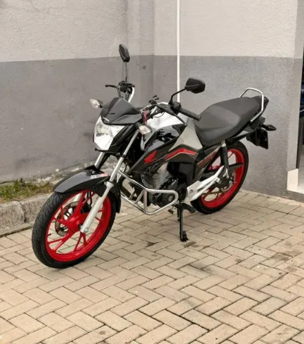 Vendo titan  2023