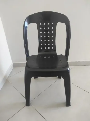 Vendo 14 cadeiras de plástico preta reforçada 120kg seminovas