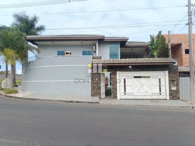 Lindo Sobrado com 4 dormitórios no Residencial Bordon II Sumaré, SP