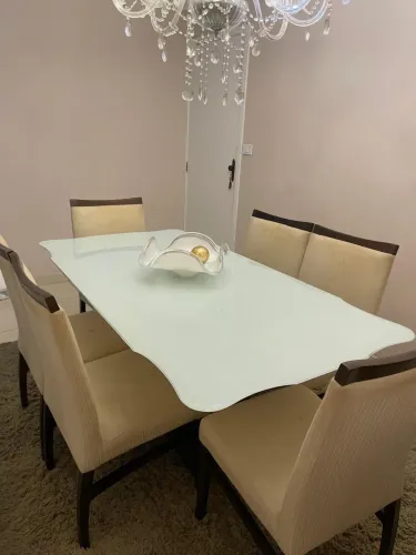 Mesa com 6 cadeiras