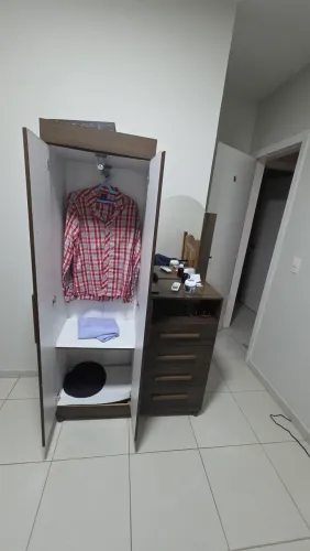 Guarda roupa para doação