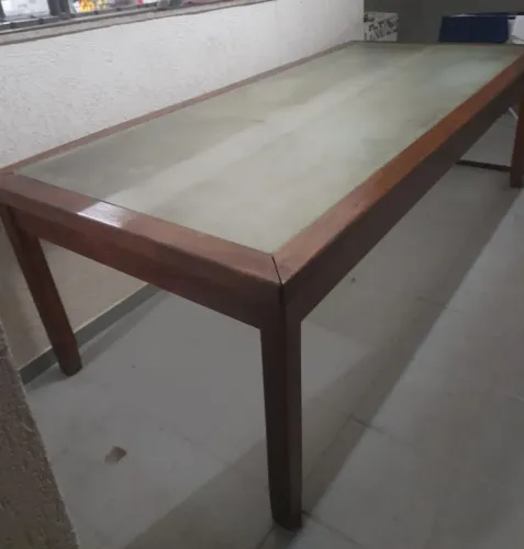 Mesa maciça de sucupira com vidro jateado de 10 mm - 2,50 x 1,20 mts (sem cadeiras)