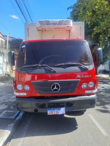 VENDO/TROCO MERCEDES ACELO 815 2013 C/ BAÚ FRIGORIFICO