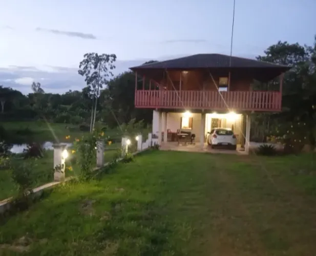 VENDE-SE  CHACARÁ   Contato: 68 9  *  Localizada no Km 11 da Estrada de Porto Acre.