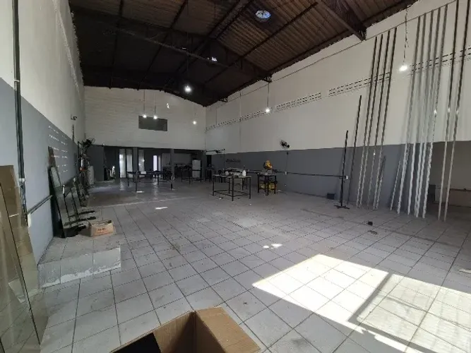 Galpão de 280m2 ao lado da BR-230 no Jardim America