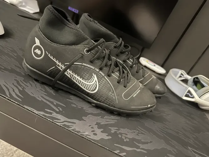 Chuteira Nike-Tamanho 40