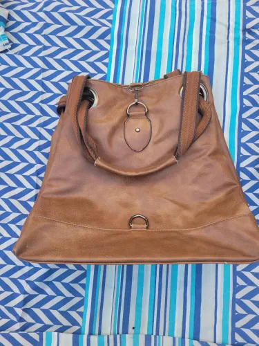 Duas Bolsas Femininas - Marrom e Preta, Ótimo Estado