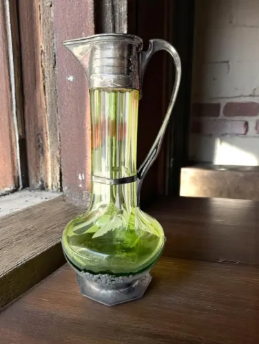 Jarra Art Nouveau Original ORIVIT Alemanha - Peça Rara de 1900 em Vidro Verde e Estanho