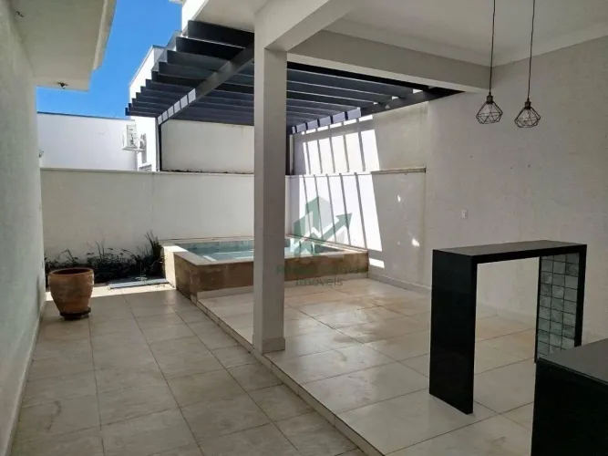 Casa com 3 dormitórios para alugar, 195 m² por R$ 6.390,73/mês - Residencial Village da Se