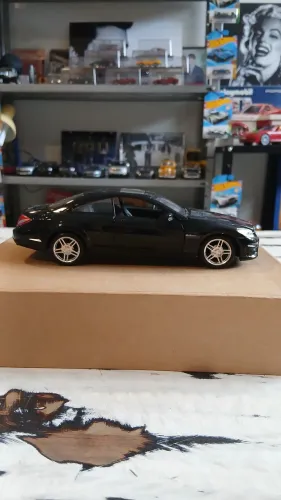Mercedes-Benz CL63 AMG. Escala 1:24. Da Maisto.