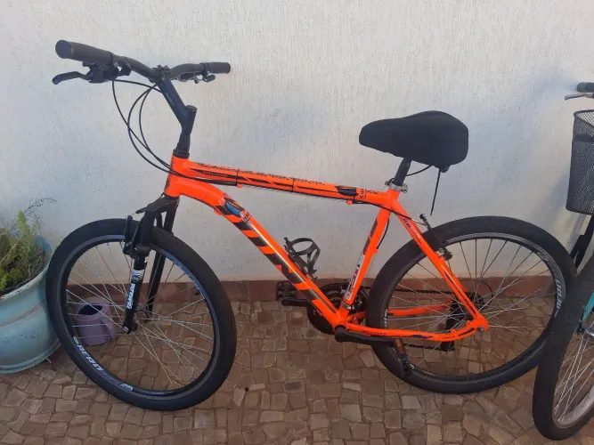 Bike de alumínio com marchas aro 26