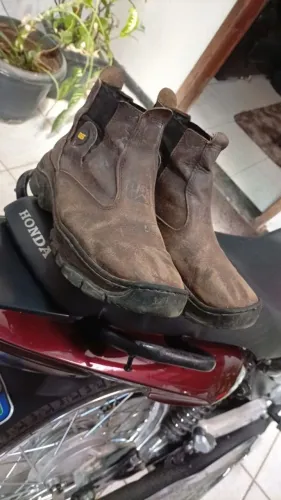 Bota de couro masculina cat