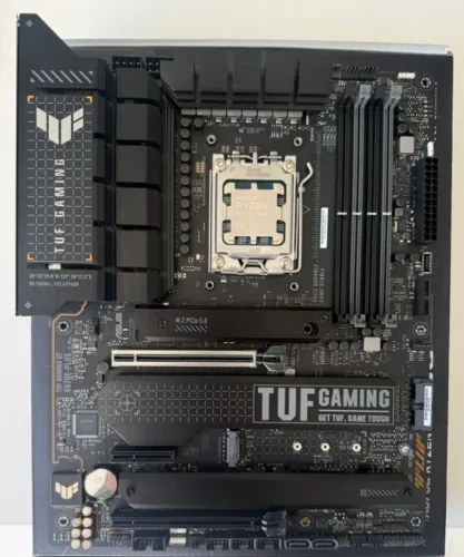 KIT X670E ASUS TUF + RYZEN 7 7800X3D