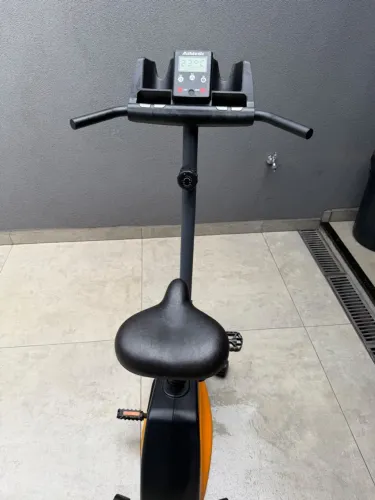 Bicicleta Ergométrica Athletic Performance 410BV