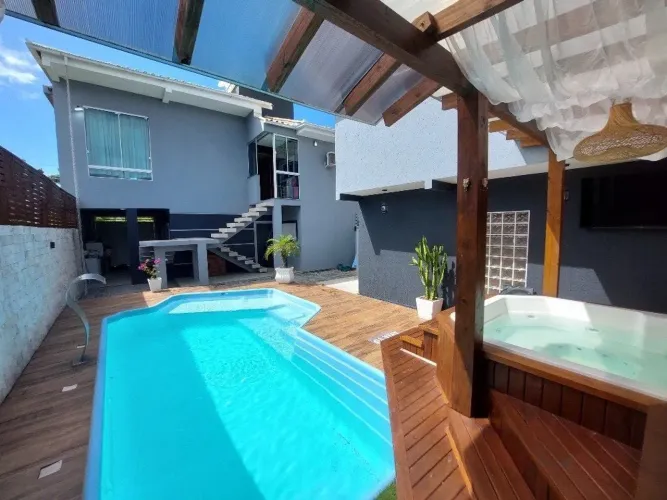 Casa para Locação em Florianópolis / SC no bairro Campeche