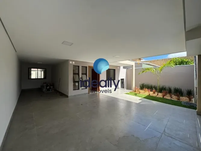 Casa térrea com 3 suítes, totalmente reformada no bairro Ouro Preto, próxima à Avenida Fle