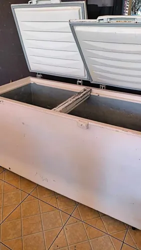 Freezer Eletrolux H500/ 500lts 220v com defeito.