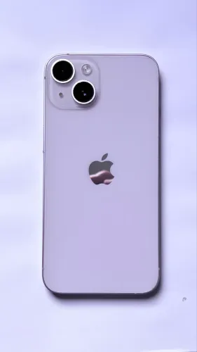 IPhone 14 lilás