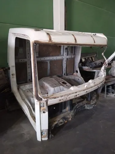 CABINA FORD CARGO (PANDA).