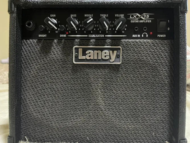 Amplificador de Guitarra Laney - LX 15