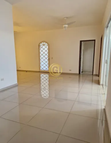 ALUGO CASA COMERCIAL NO CENTRO DE JACAREI EM SÃO PAULO COM 3 DORMITORIOS E 2 BANHEIROS(PcD