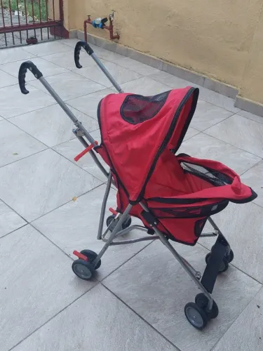 Carrinho para pets de pequeno porte.