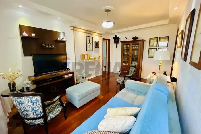 Apartamento RECÉM REFORMADO em Vicente de Carvalho com 2 quartos, suíte, elevador e vaga n