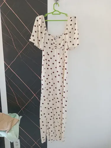 Vestido de poá marrom
