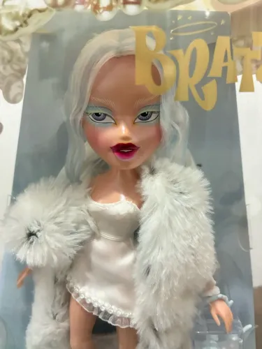 Cloe Bratz Holidayz Frosty Night lacrada