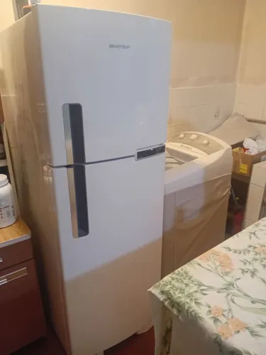 Vendo Geladeira Brastemp 450 litros branca, motivo mudança