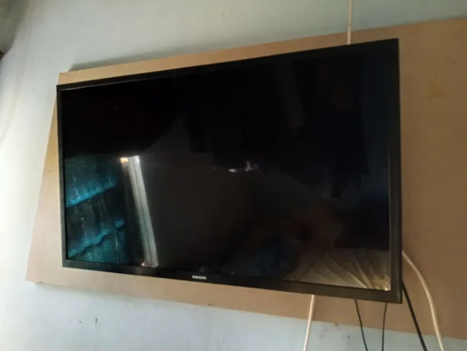 Vendo essa tv smart com urgência 
