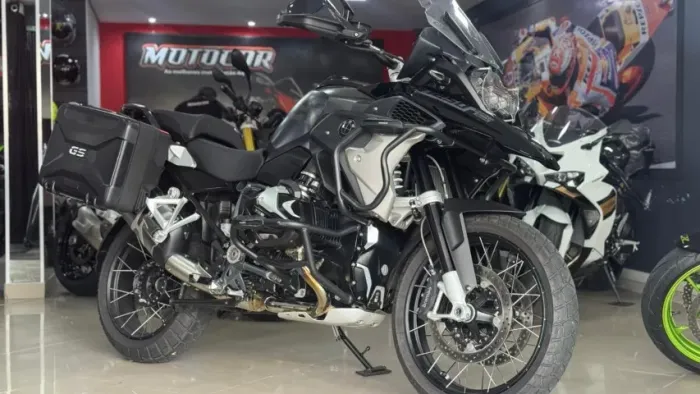 R 1250GS PREMIUM TRIPLE BLACK ANO 2023/2023 COM COM 13.754KM RODADOS