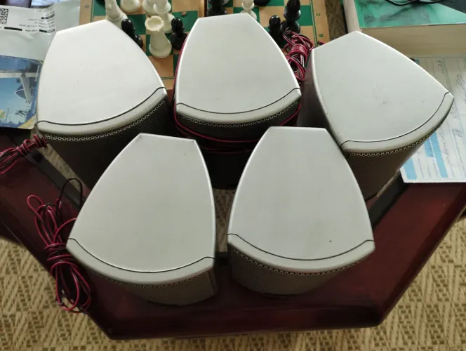 05 caixas de som com sub woofer Britania