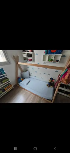 Cama montessoriana.