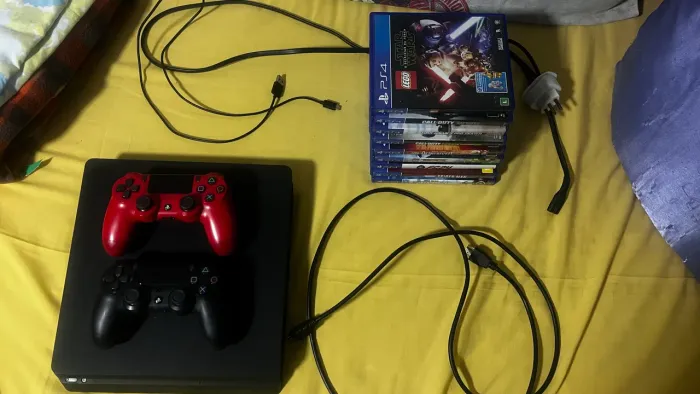 PS4 Slim 1TB + 2 Controles Originais + 9 Jogos Mídia Física - Pronto para Jogar