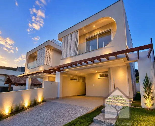 Casa de alto padrão - 3 suítes e 2 vagas - Rio Tavares - Florianópolis
