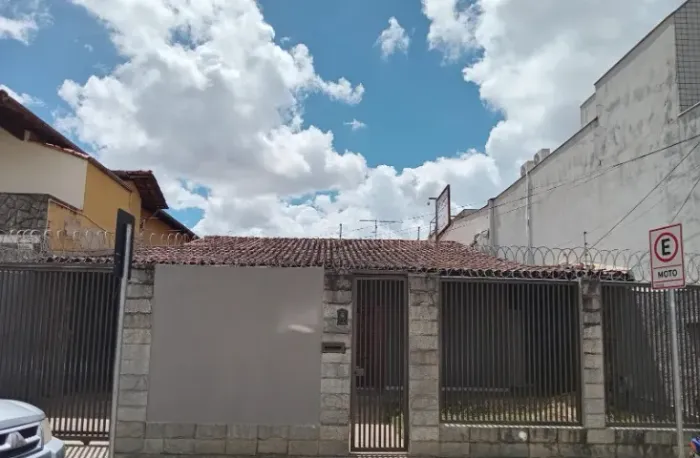 Casa com 4 quartos, bairro Canaã, Sete Lagoas