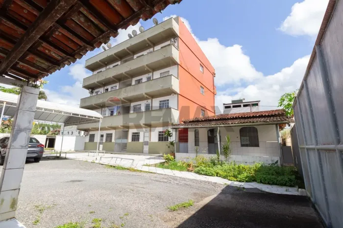 Empreendimento com 40 apartamentos e 3 casas em Capoeiruçu - BA