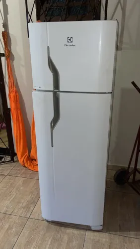 Vendo geladeira Eletrolux