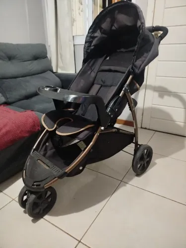 Carrinho de bebê Galzerano.