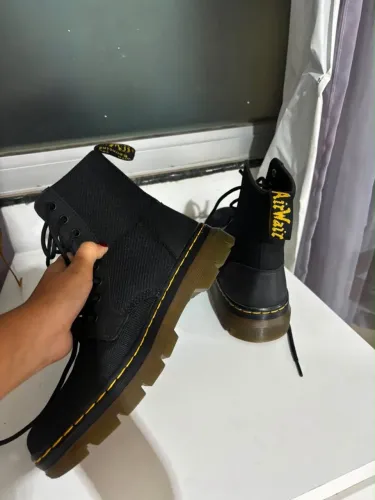 Dr. Martens Combs original, modelo AW004, tamanho 42