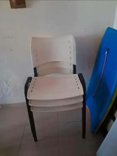 Vendo as 3 cadeiras por 180 reais