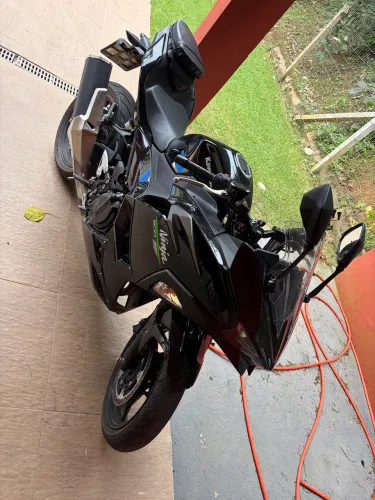 Ninja 500 ano 2024/2025 preta, linda!