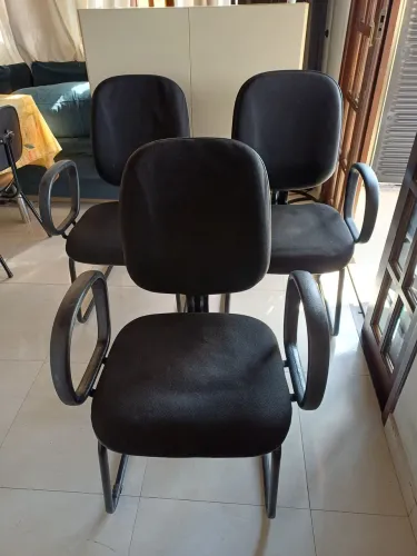 Cadeiras de escritório fixas com braço