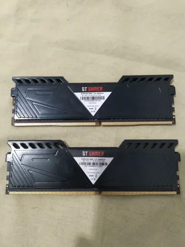 DOIS PENTES  DE  MEMÓRIA RAM DDR4 8GB CADA  TOTAL DE 16 GB FUNCIONANDO PERFEITAMENTE 